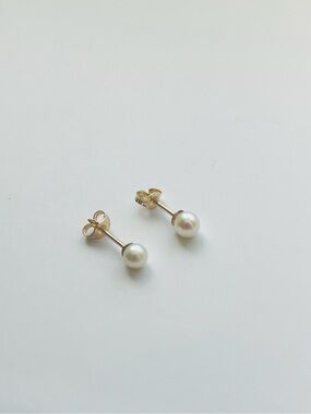 14K Gold Filled Genuine Pearl Screwed Stud Earrings